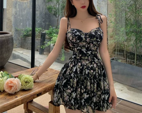 碎花吊带连衣裙女2021春夏季新款气质雪纺...