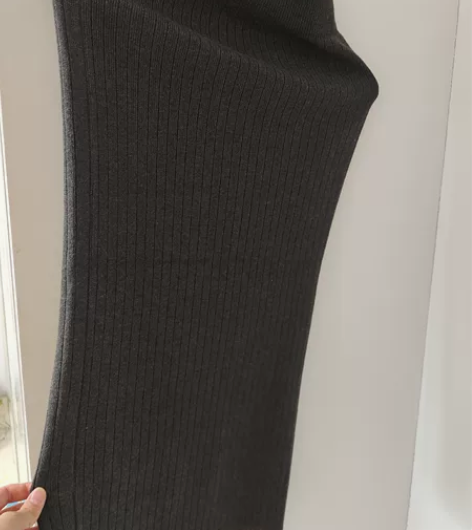 深灰色针织包臀裙，全新，清衣柜 感兴趣的话...