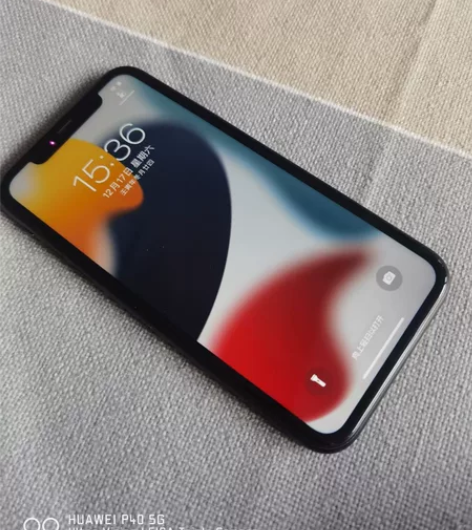 苹果 11。 64 纯原，成色新。保无拆修...