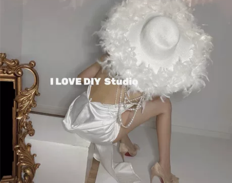 街拍复古优雅气质奢华鸵鸟毛草帽夸张白色羽毛...