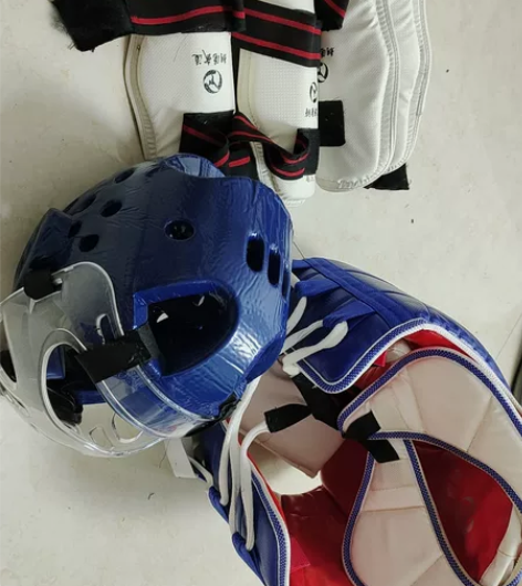 跆拳道护具买时260元，九成新，现40元出...