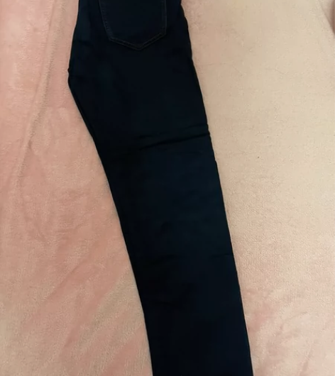 优衣库弹力修身牛仔裤，深蓝色。 L码，全新...