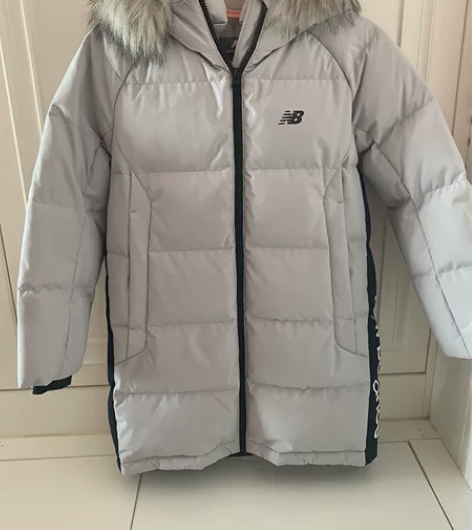 新百伦羽绒服，购于线下商场，灰鸭绒。140...