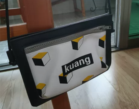 可爱女士斜挎包信封包，几乎全新，轻薄可爱 ...