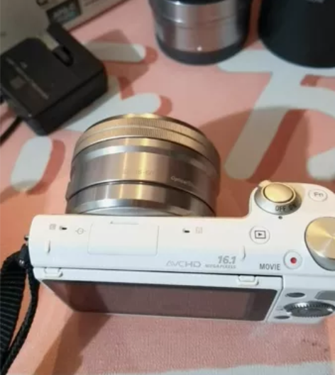 索尼微单奶昔5加长镜头。 NEX-5TL套...