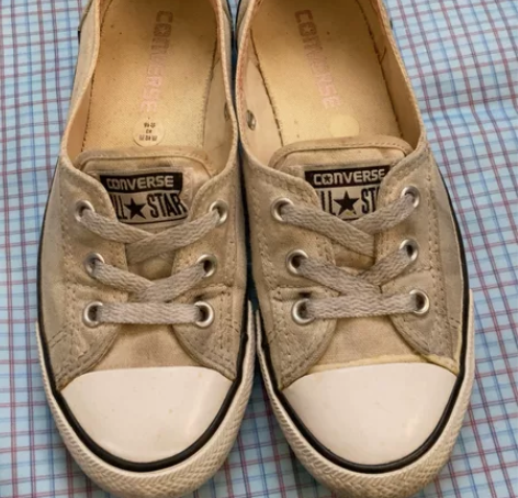 匡威低帮帆布鞋，35码 感兴趣的话点“我想...