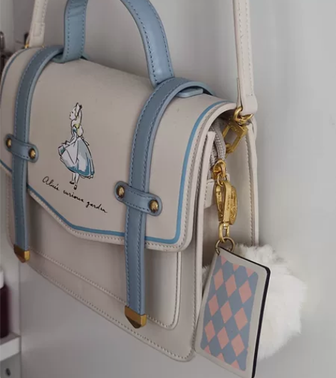 只背过几次 做工超精致很有质感~ 带包装盒...