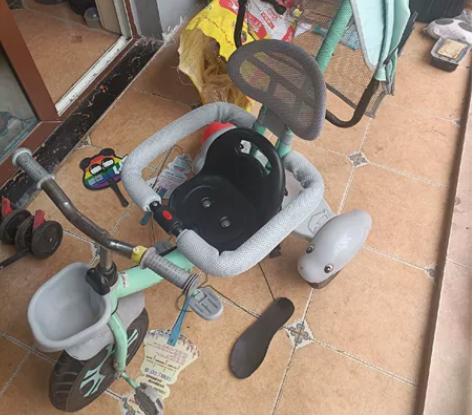 凤凰手推自行车，用过两次，一直放着，有点灰...