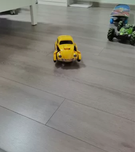 大黄蜂变形金刚，变形汽车，只玩两次，95新...