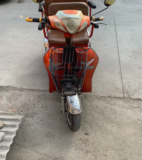 飞鸽三轮 安装48v20A新电瓶。没毛病 ...