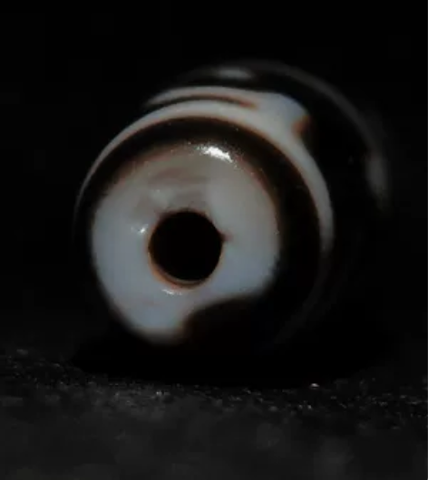 莲师法器天珠，老一代微细风化天珠，玉化到位...