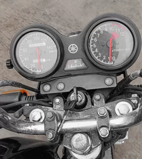 YAMAHA跨骑摩托车,动机声音安静,骑乘...