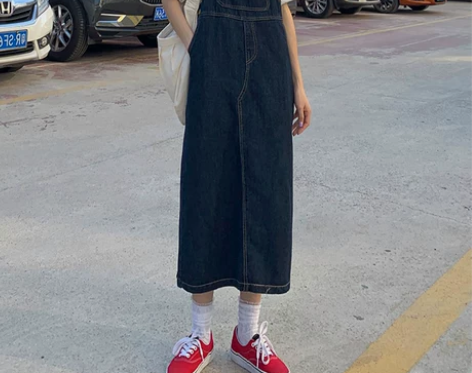 2021秋季新款大码复古牛仔背带裙女宽松学...