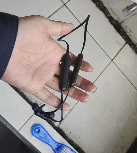 飞利浦耳机9月买的,没啥用,,一口价,谢绝...