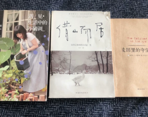 三本图书 处理 有一本被猫咬了一个角 感兴趣的话点“我想要”... 三本图书 处理 有一本被猫咬了一个角 感兴趣的话点“我想要”...
