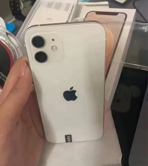iPhone 11 99新 无瑕疵无划痕无...
