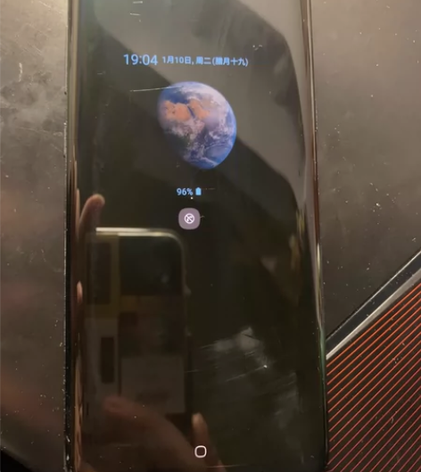 三星 note8，曲面屏手机，屏幕有一点烧...
