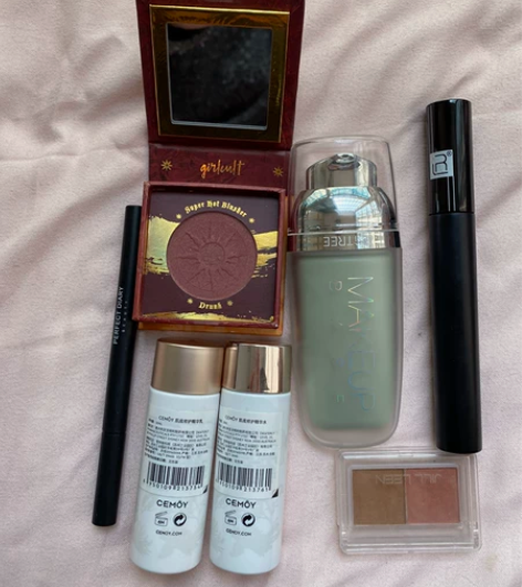 55包邮出基本都是9新，水乳小样有眼线隔离...