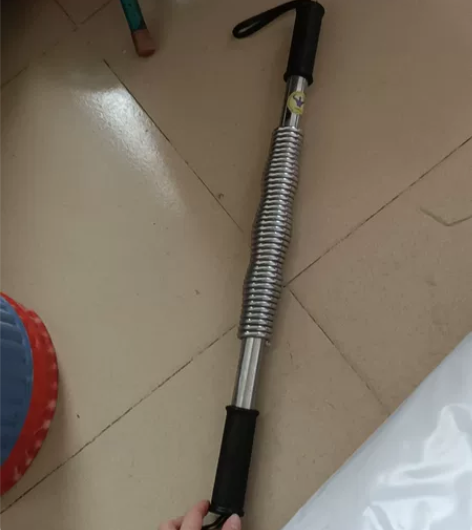 臂力器30kG，长度大概60cm左右。儿子...