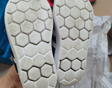 阿迪贝壳头，一共三双，每双50包邮 感兴趣...