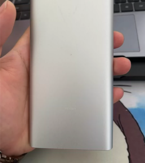 男大学生自用小米充电宝，嘎嘎好用。因换手机...