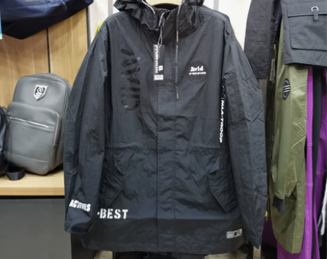 品牌：N＋a纳迪亚，中长款运动防风服，全新...