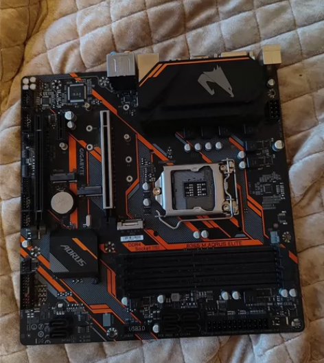 拆机技嘉b365小雕主板，cpu针歪了，其...