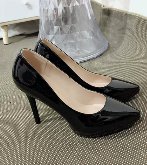 [转卖]春秋新款真皮百搭裸色尖头单鞋厚防水...