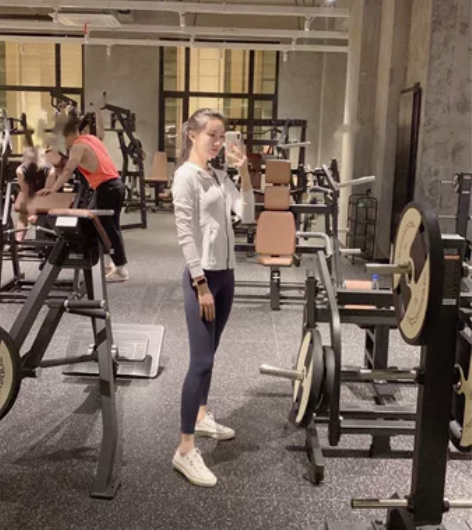 匡威帆布鞋  37码 九成新 鞋边略微一点...