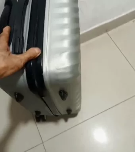 20寸四轮拉杆箱，拉杆，拉链，拉手，轮子，...