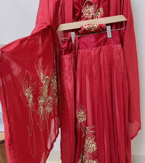 司南阁红色汉服，m码，穿一次拍照，全套原价...