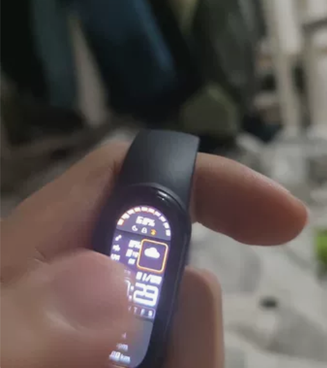 小米手环6【NFC】版本 手环轻便且佩戴方...