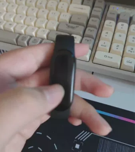 出一个闲置小米手环6,非NFC版,成色9新...