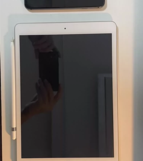 iPad第七代(无划痕无磕碰,使用正常)+...