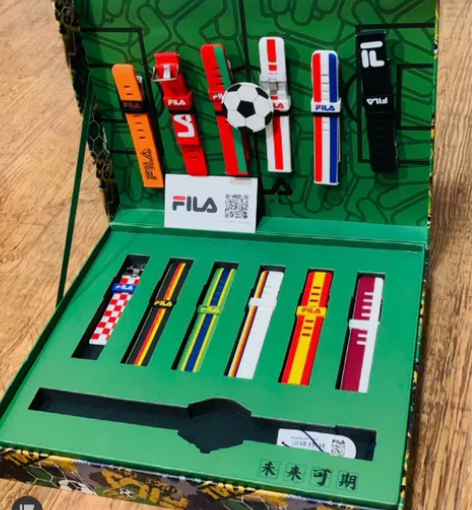 出FILA斐乐世界杯手表礼盒，全新，保修卡...