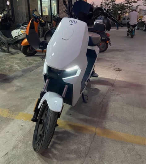 小牛电动 F0 70新国标智能锂电池通勤轻...