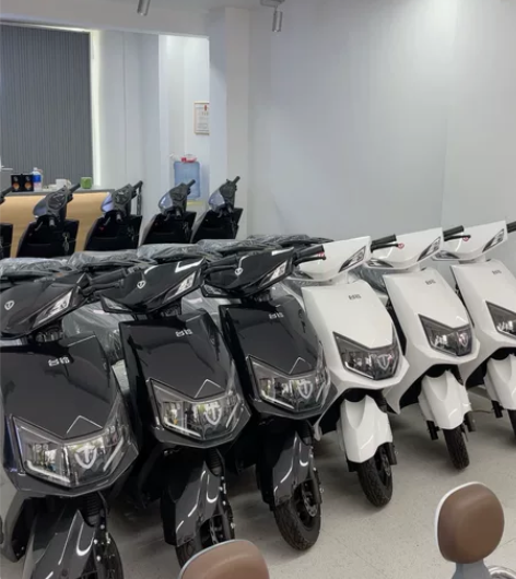 台铃凯鹰（小护杠+尾箱），72V20Ah，...