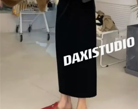 Da嘻 高级感丝绒包臀裙后开叉895# 不...