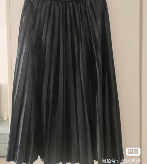 长款半身裙,百褶裙,很漂亮的细绒,质感很好...