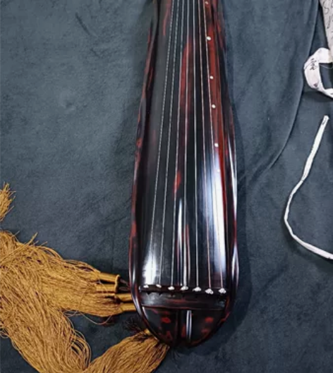 古琴低价转让，几乎全新有喜欢的可以结下个缘...