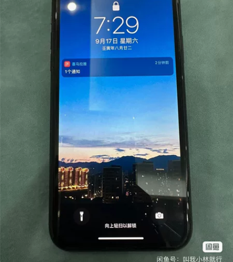 因换新手机，现出一台苹果11，黑色，128...