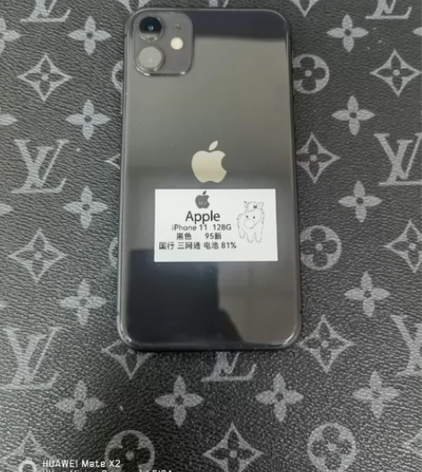 新收11 128 黑色  国行 外观95新...