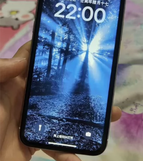 苹果11，白色128g的，女孩子自用保护得...