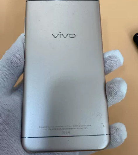 vivo Y67l 成色好 使用功能一切正...