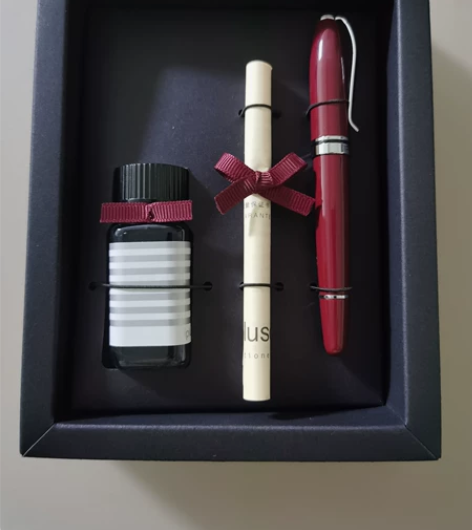 全新  ipluso意索钢笔墨水套装礼盒，...