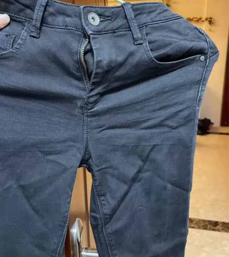 美特斯邦威黑色修身牛仔裤，m码，9新，穿过...