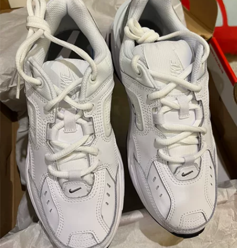 出一双耐克全新运动鞋 感兴趣的话点“我想要...