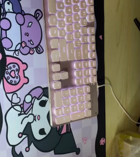 粉色机械手感键盘静音电脑办公游戏电竞有线巧...