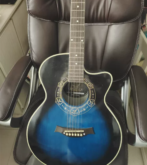 19年入的民谣吉他，后来因为各种原因没办法...