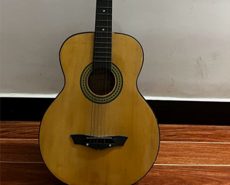 民谣吉他，适合初学者，无损坏 感兴趣的话点...